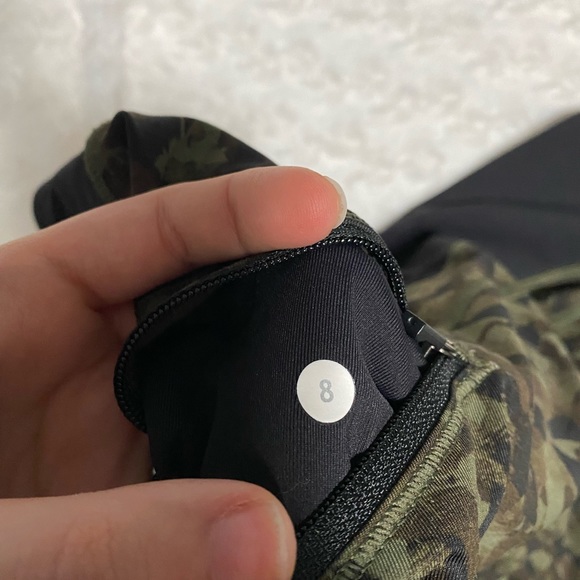 Lululemon Crop Camo Leggings - Picture 5 of 5
